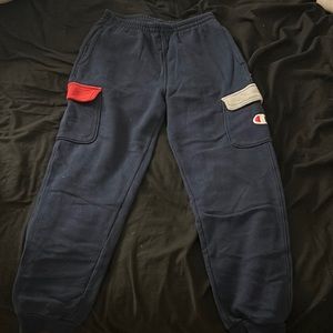Champion sweats, size L, with pockets